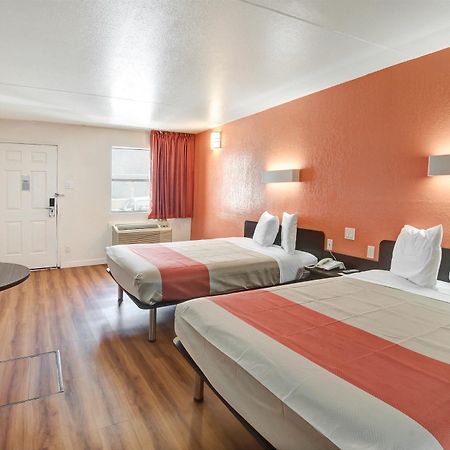 Motel 6-Dallas, Tx - Forest Lane Eksteriør billede