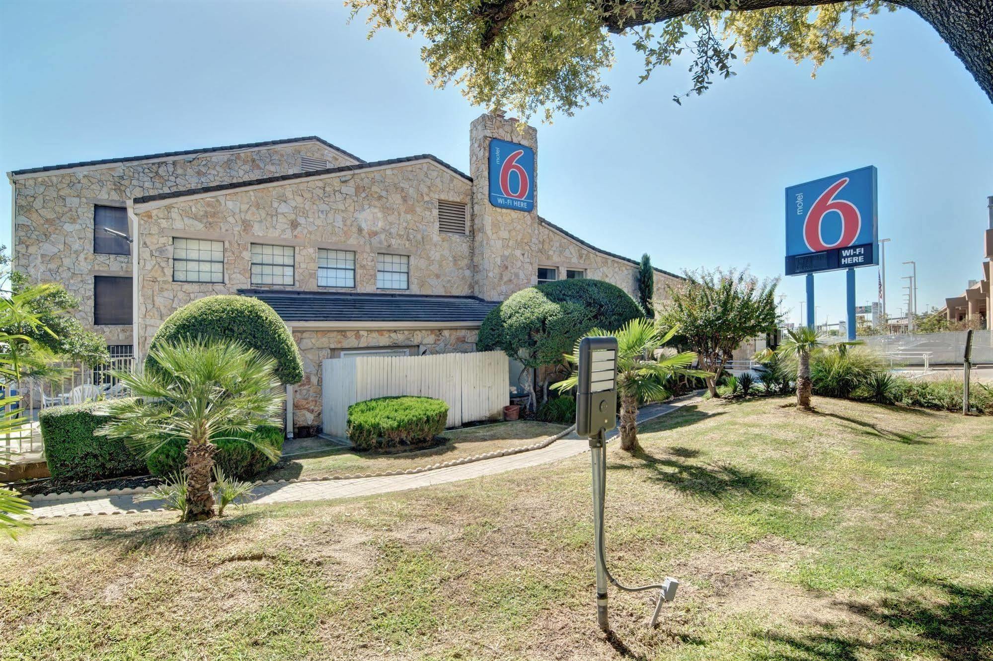 Motel 6-Dallas, Tx - Forest Lane Eksteriør billede